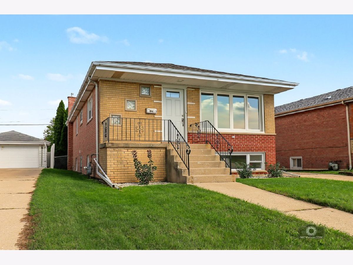  For Sale Burbank Illinois, 7925 Natchez Avenue