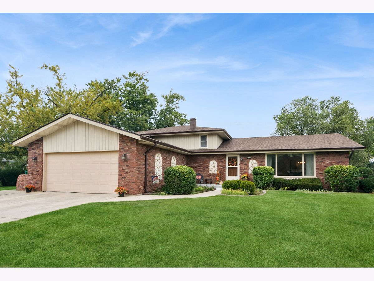 Condos & Townhomes & Homes For Sale Golfview Orland Park Illinois, 8314 Bob O Link Road
