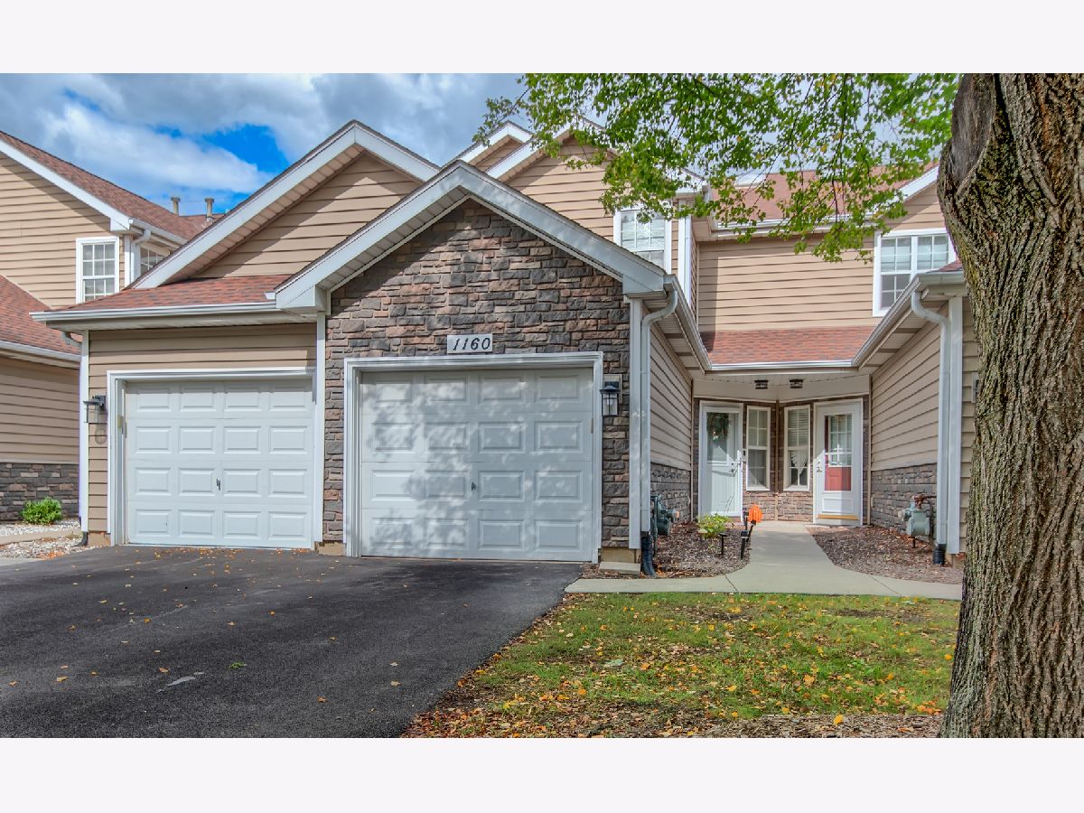 Townhomes & Condos For Sale Wellington Court Schaumburg Illinois, 1160 Regency Drive