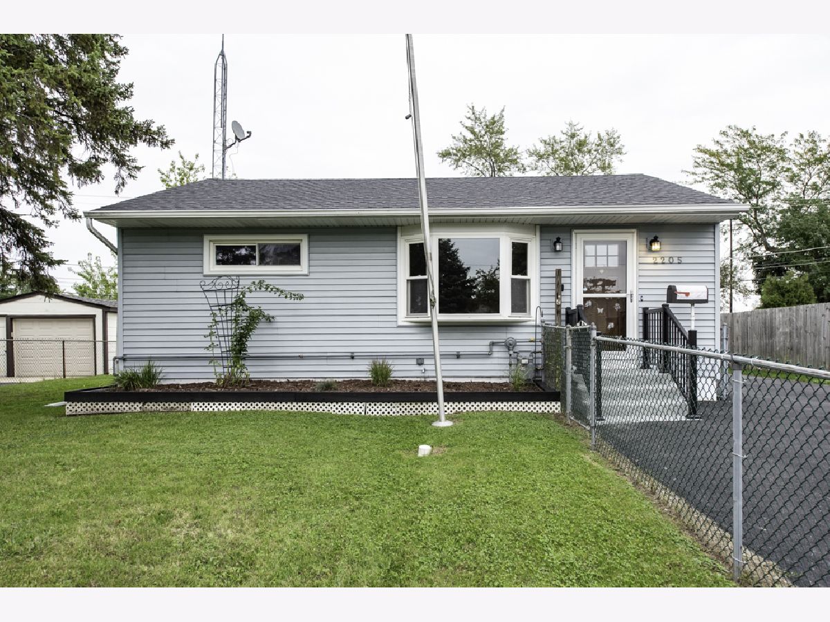  For Sale Waukegan Illinois, 2205 Mohican Road