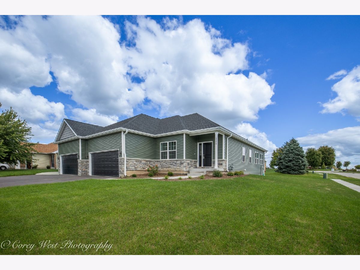  For Sale Sycamore Illinois, 2206 Maggie Lane