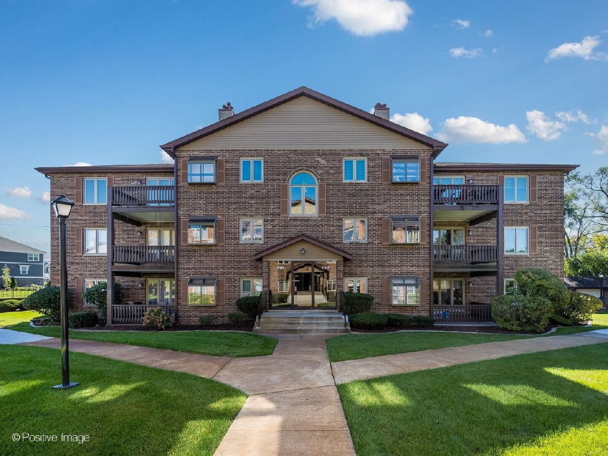 Condominiums For Sale Ridgepointe Woods Tinley Park Illinois, 17242 Ridgeland Avenue