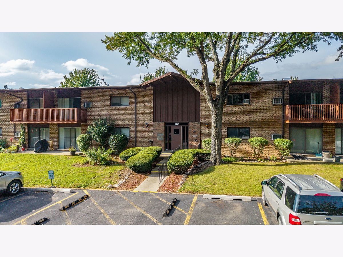  For Sale Willow Springs Illinois, 200 Willow Lane