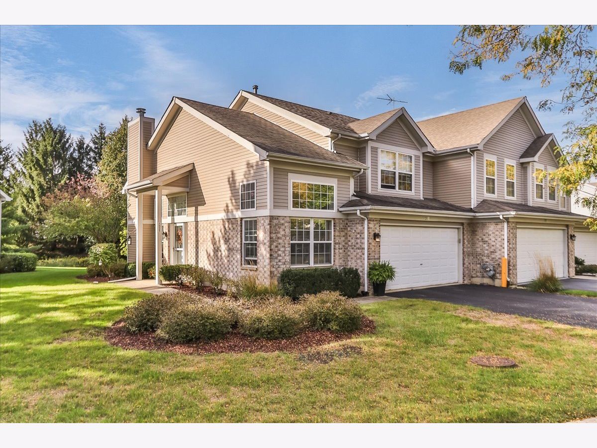 Townhomes & Condos For Sale Pembroke Estates Roselle Illinois, 1521 Brittania Way