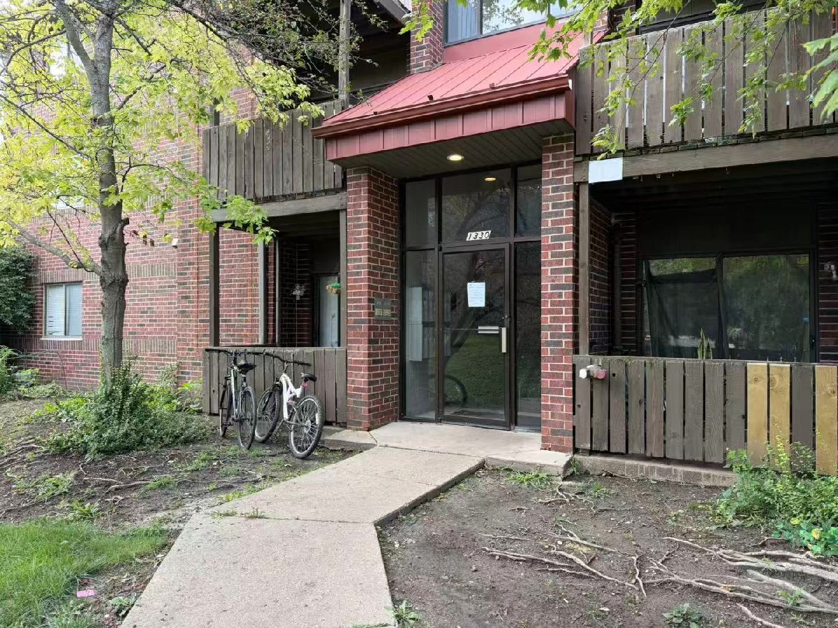  For Rent St Charles Illinois, 1330 Brook