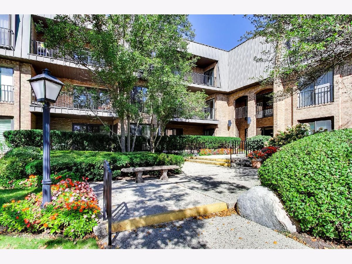  For Sale Northbrook Illinois, 3 The Court Of Harborside Court