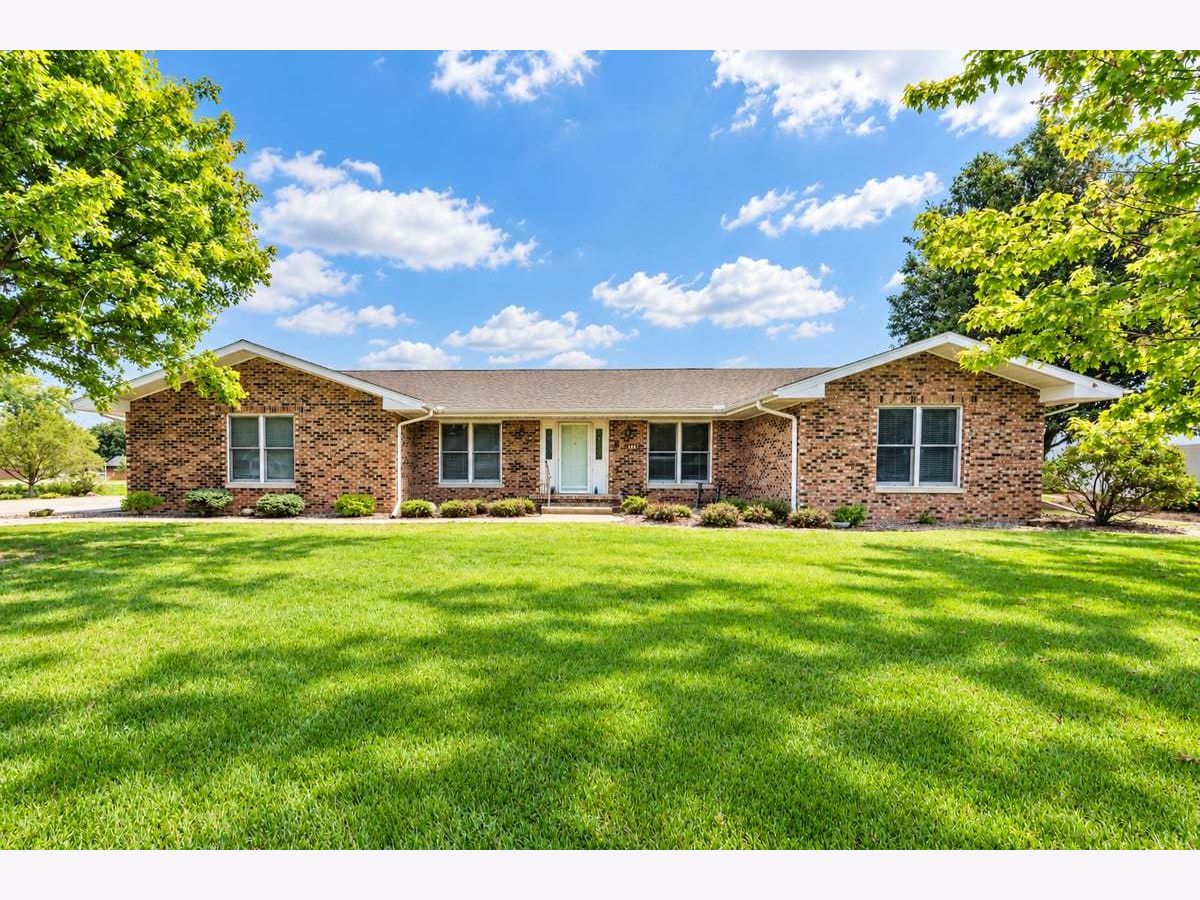  For Sale Lexington Illinois, 113 Diane Drive