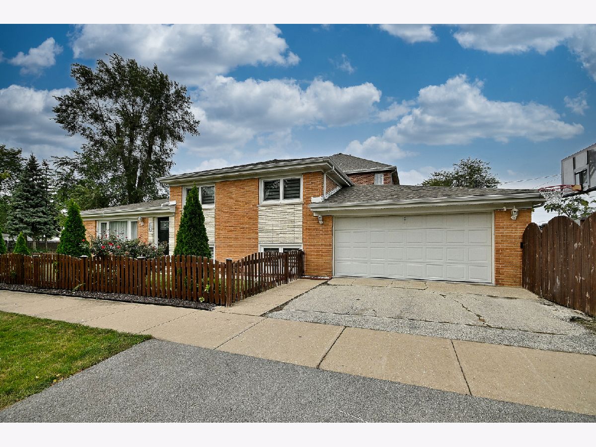  For Sale Burbank Illinois, 8033 Long Avenue