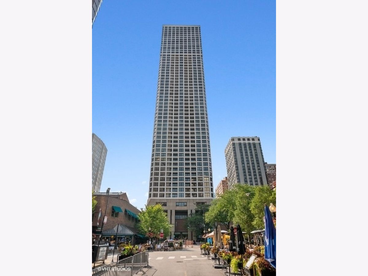 Condos & Townhomes Rented Newberry Plaza Chicago Illinois, 1030 State