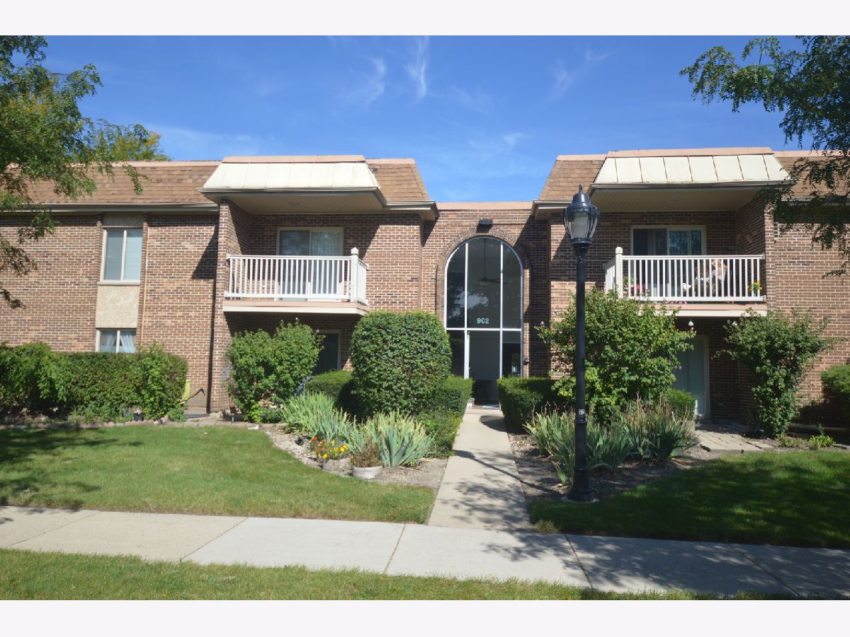 Homes & Condominiums Rented Greenbrier Arlington Heights Illinois, 902 Alleghany