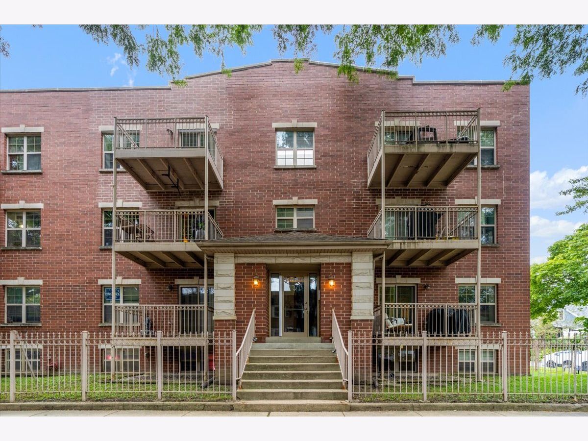  Rented Chicago Illinois, 3518 Hamlin