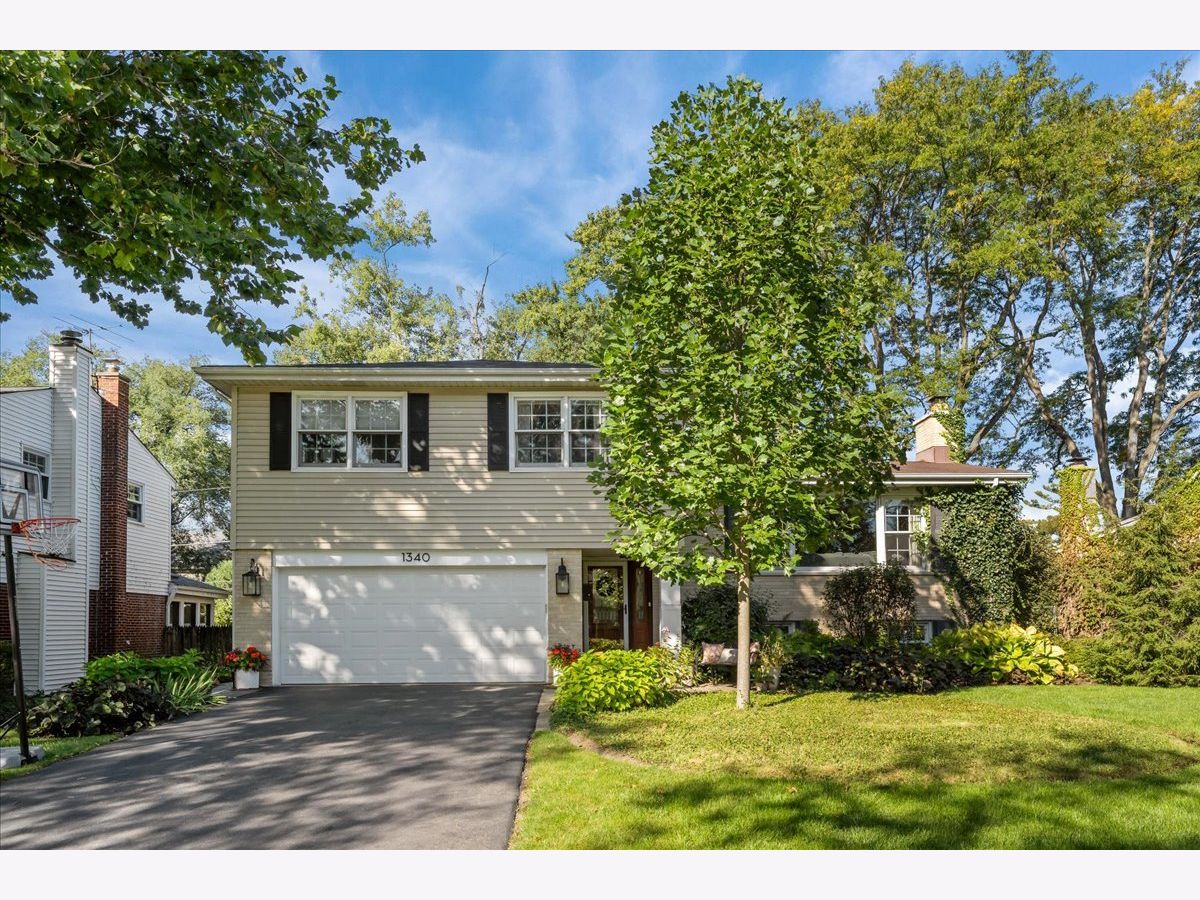 Homes For Sale Bonnie Glen Glenview Illinois, 1340 Hawthorne Lane