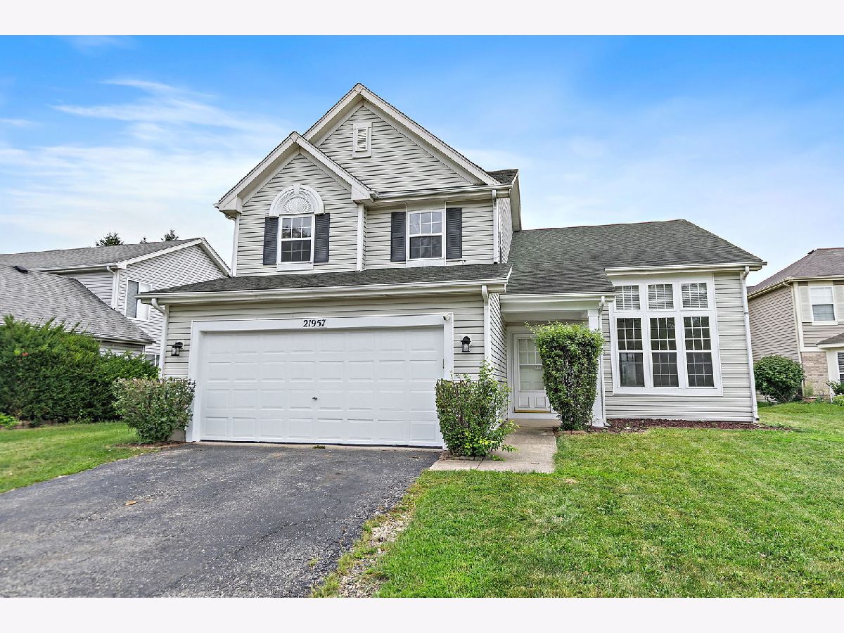 Homes & Townhomes For Sale Lakewood Falls Plainfield Illinois, 21957 Laguna Court