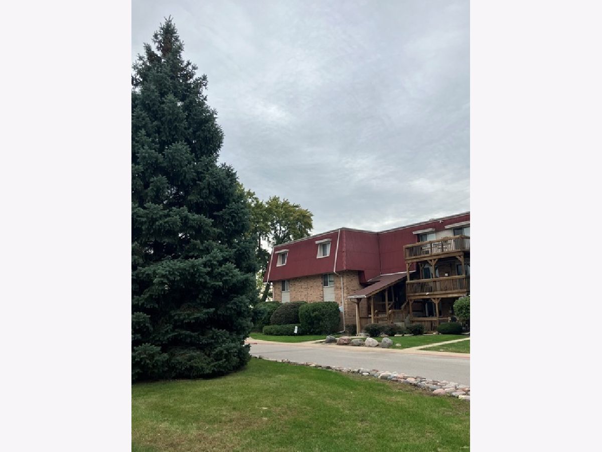 Condominiums For Sale Linden Woods Aurora Illinois, 1870 Tall Oaks Drive
