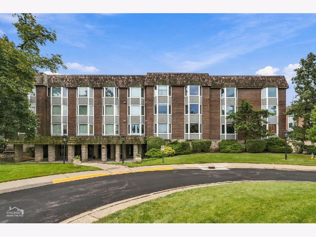 Condominiums For Sale Bristol Court Park Ridge Illinois, 2600 Windsor Mall