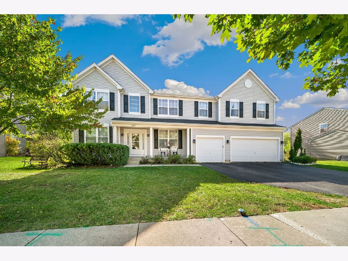 Homes For Sale Silver Leaf Glen Round Lake Illinois, 2529 Autumn Drive