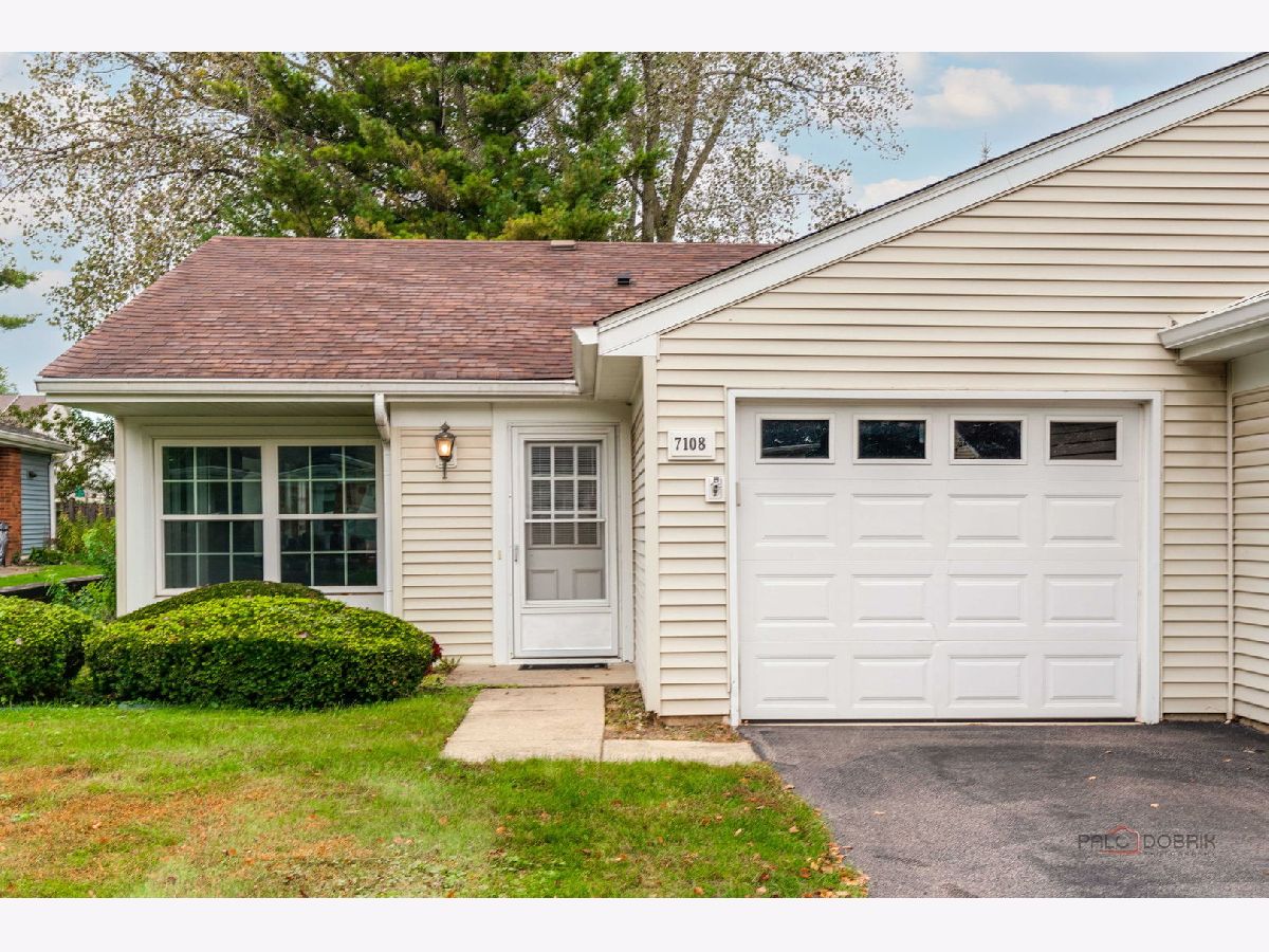 Townhomes & Condos & Homes For Sale Leisure Village Fox Lake Illinois, 7108 Balboa Lane