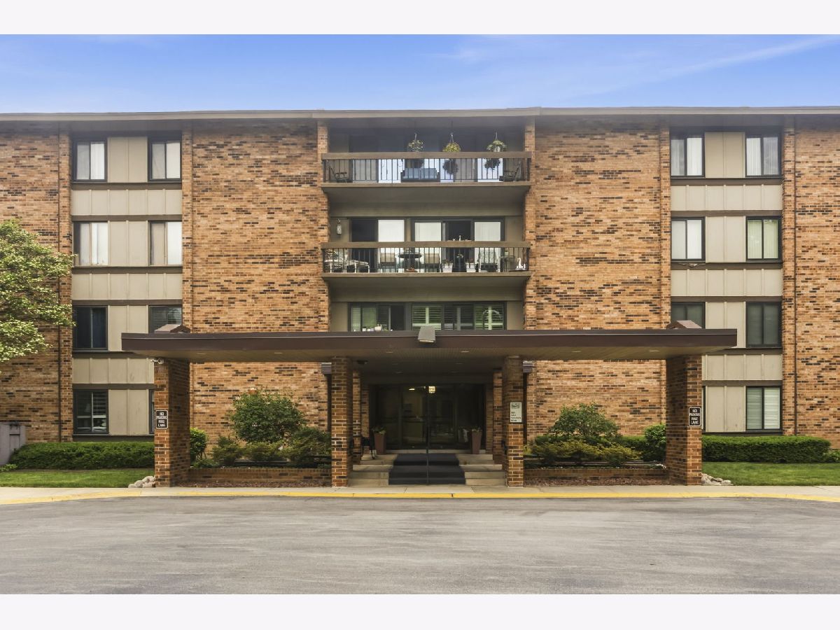  For Sale Willowbrook Illinois, 101 Lake Hinsdale Drive