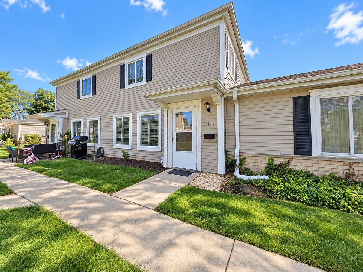 Townhomes & Condos For Rent Quincy Park Prospect Heights Illinois, 1344 Cove