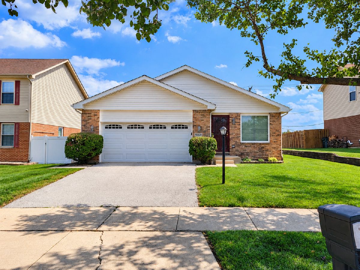 Homes & Condos & Townhomes For Sale Avenues Of Oak Forest Oak Forest Illinois, 16621 Lockridge Avenue
