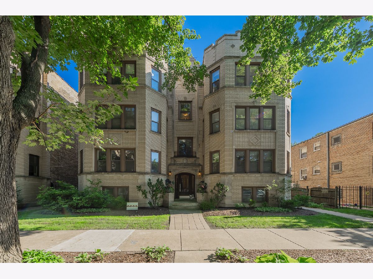  For Sale Chicago Illinois, 2651 Greenleaf Avenue