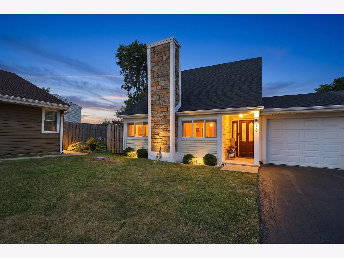 Townhomes & Homes For Sale Honeytree Romeoville Illinois, 216 Robbin Drive