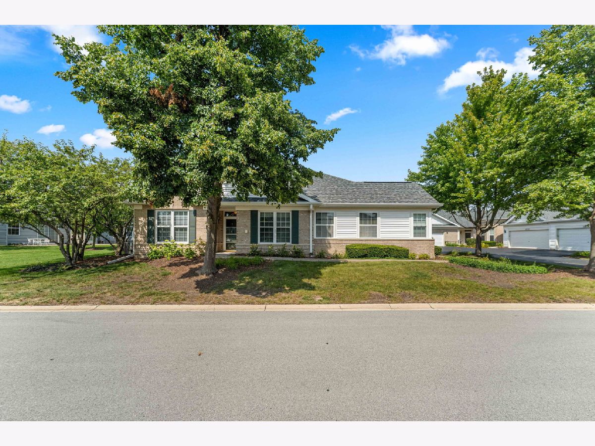 Townhomes & Condos & Homes For Sale Carillon Lakes Crest Hill Illinois, 16310 Crescent Lake Drive