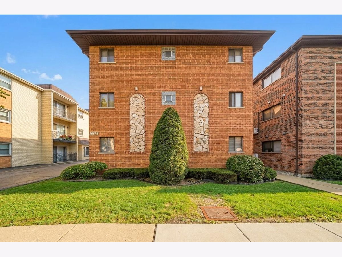  For Sale Chicago Illinois, 5973 Northwest Highway