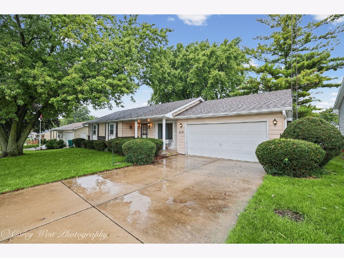 For Sale Sycamore Illinois, 2119 Highland Drive