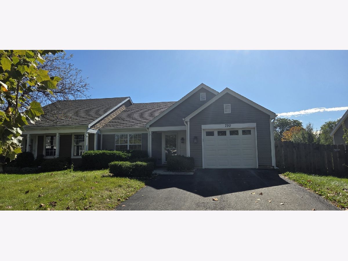 Homes & Condos & Townhomes For Sale Cambridge Carol Stream Illinois