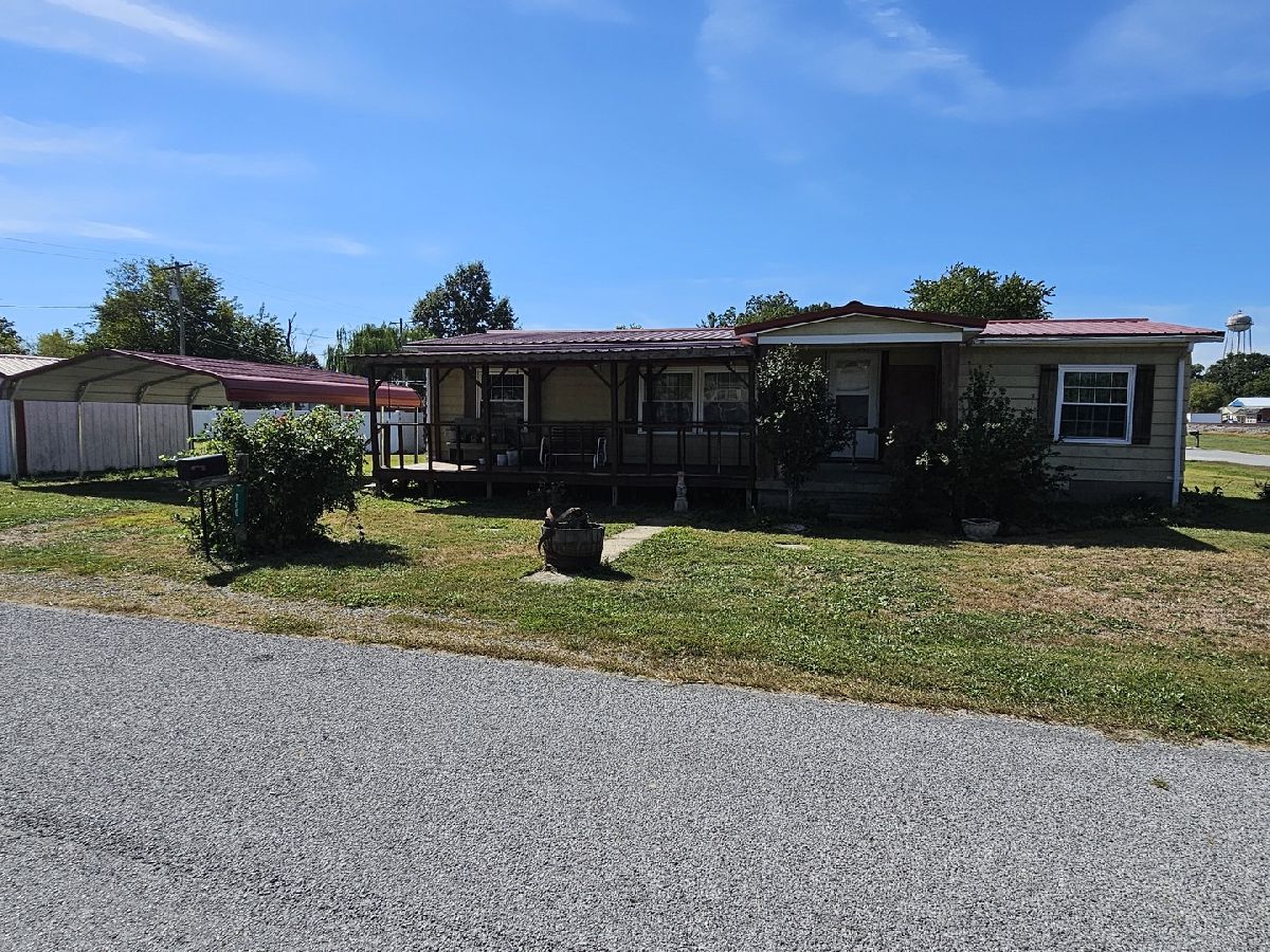  For Sale Woodlawn Illinois, 100 East Street