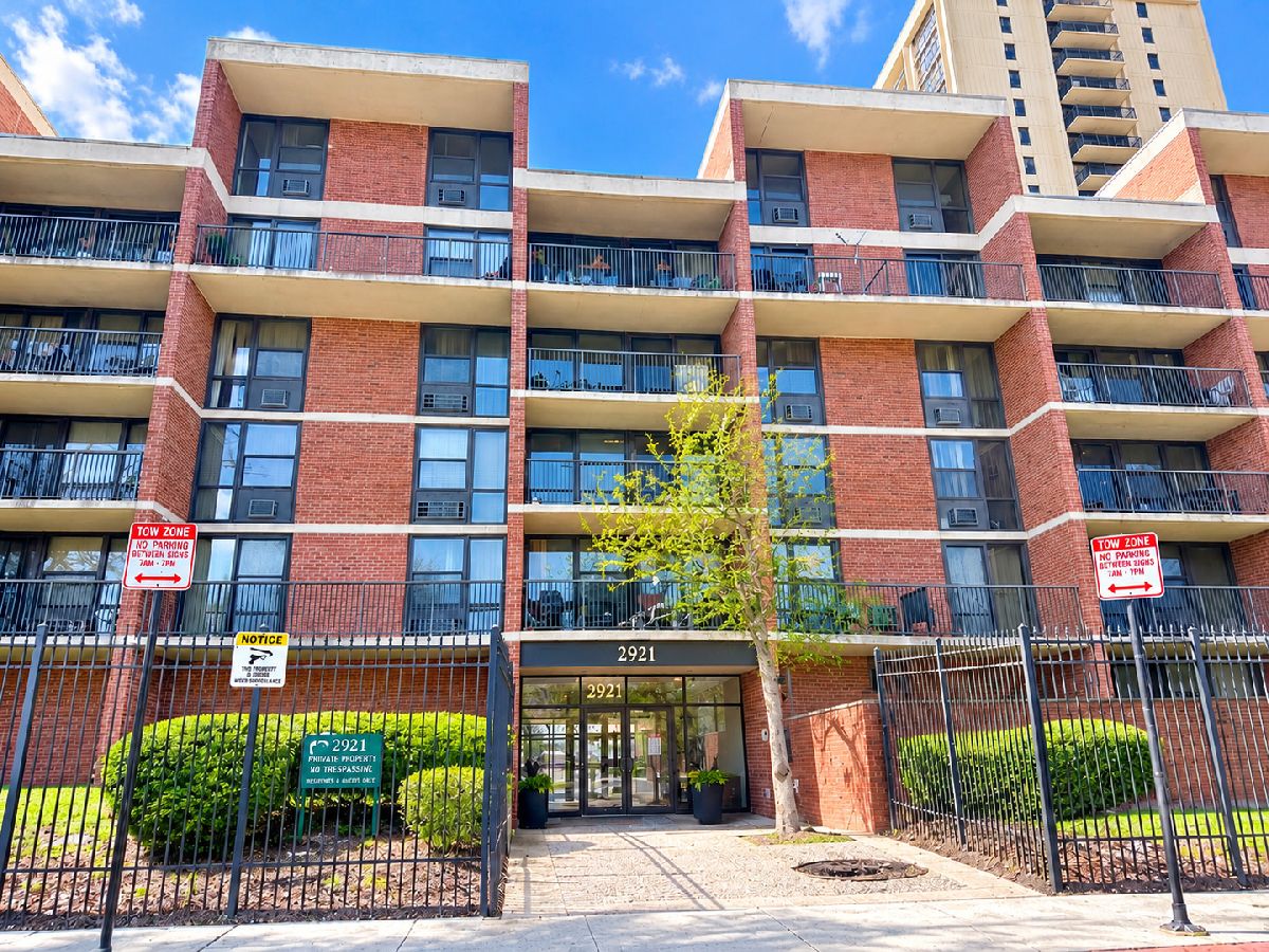  For Sale Chicago Illinois, 2921 Michigan Avenue