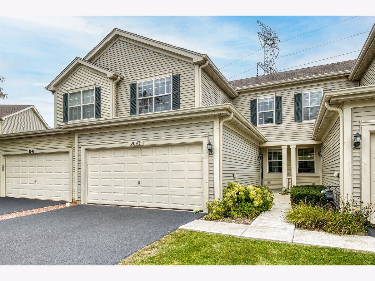 Homes & Townhomes For Sale Lakewood Grove Round Lake Illinois, 2043 Kristina Lane