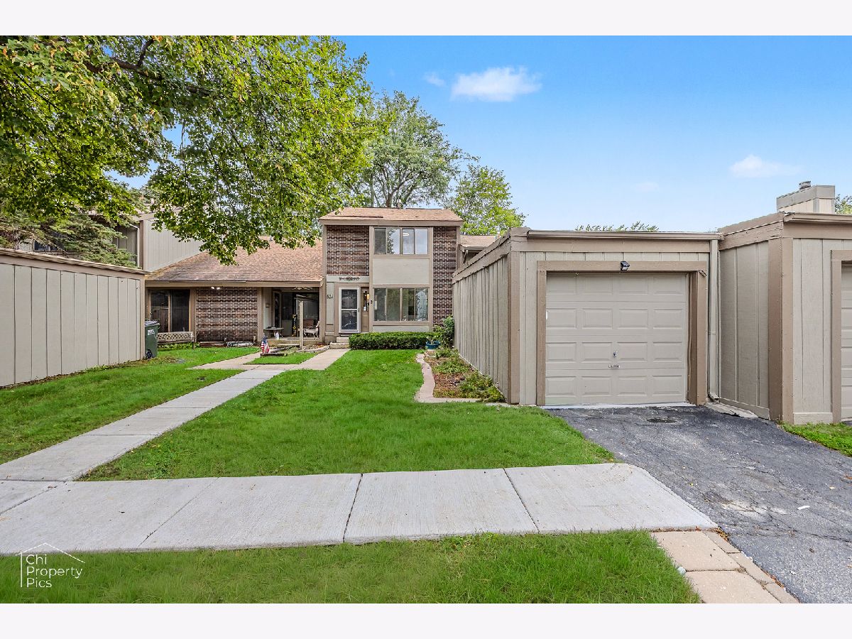  Rented Roselle Illinois, 524 Yosemite