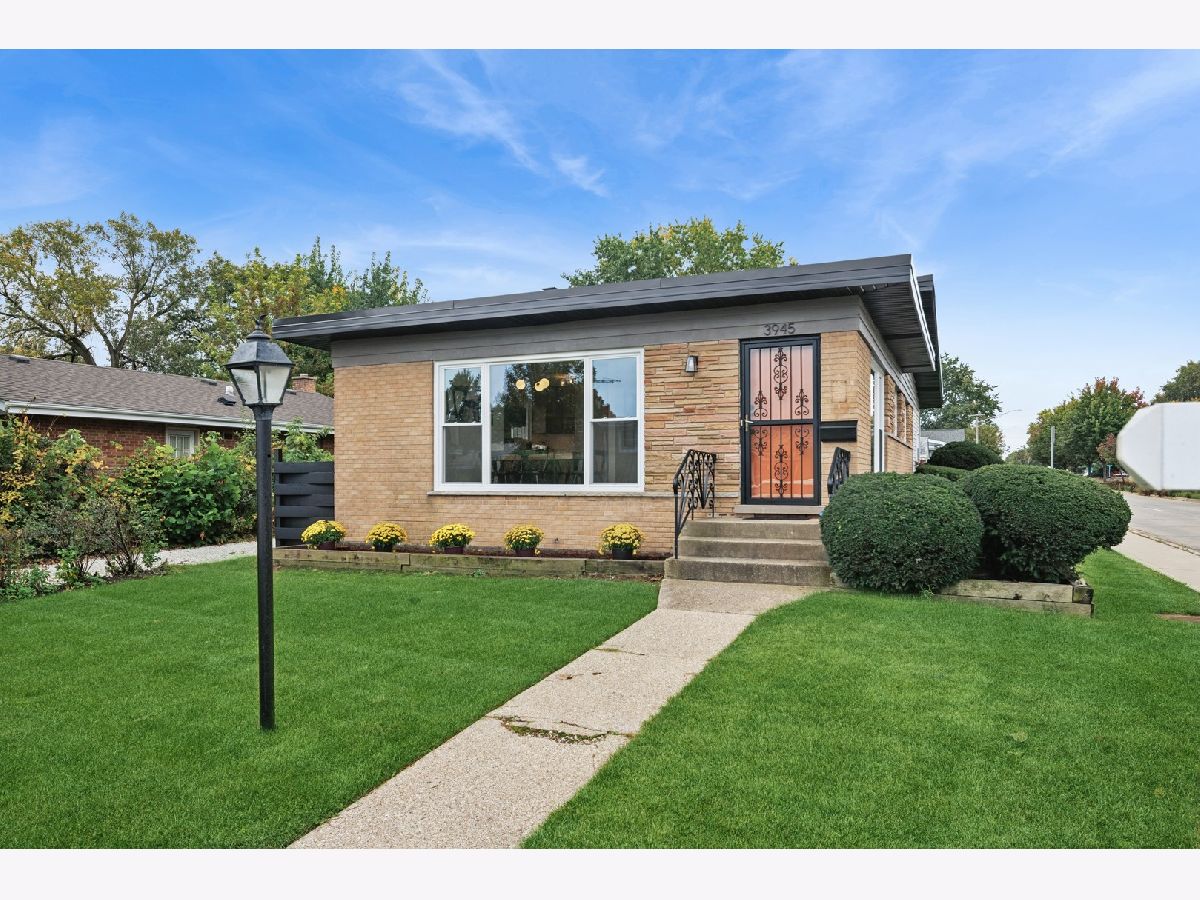  For Sale Skokie Illinois, 3945 Birchwood Avenue