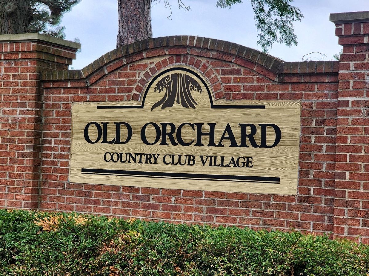 Condominiums For Sale Old Orchard Mount Prospect Illinois, 1001 Butternut Lane