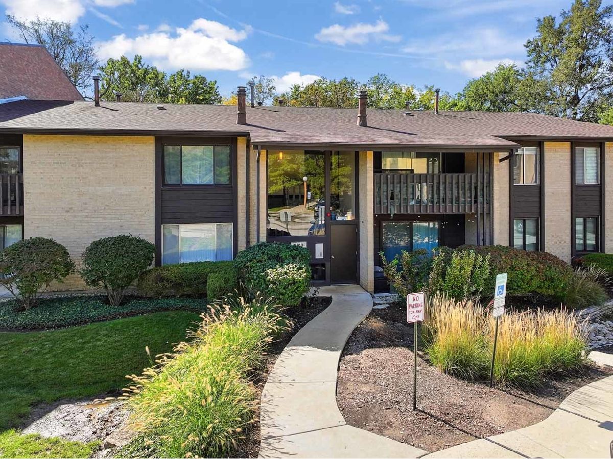  Sold Willowbrook Illinois, 6169 Knoll Wood