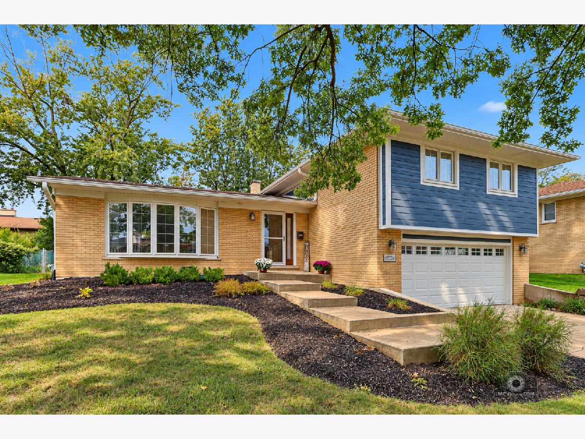  For Sale Oak Forest Illinois, 15224 Walnut Road
