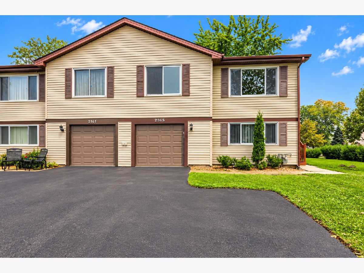 Homes & Condos & Townhomes For Sale Woodlake Trails Hanover Park Illinois, 2165 Wildwood Court