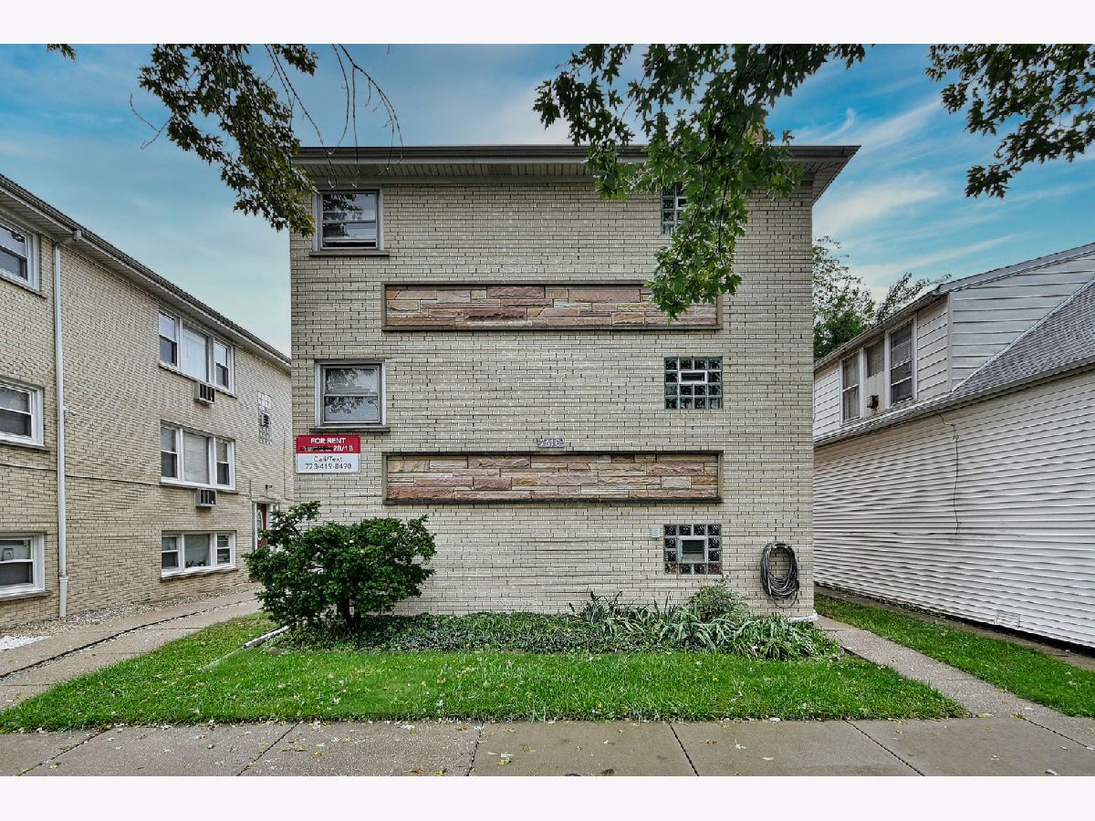 Homes & Condominiums For Rent Belmont Heights Chicago Illinois, 7610 Belmont