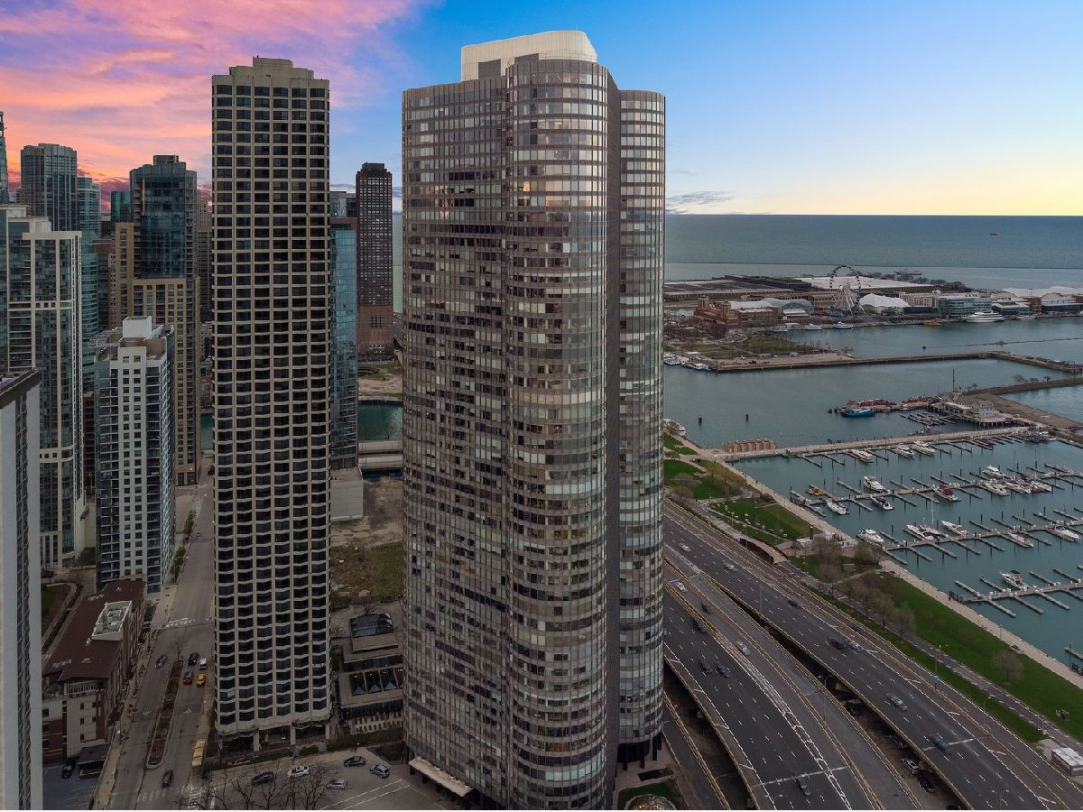 Condos & Townhomes For Sale Harbor Point Chicago Illinois, 155 Harbor Drive