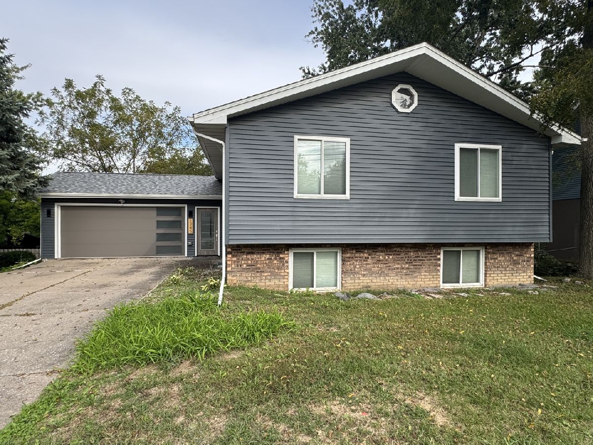  For Rent Bettendorf Iowa, 1945 14th