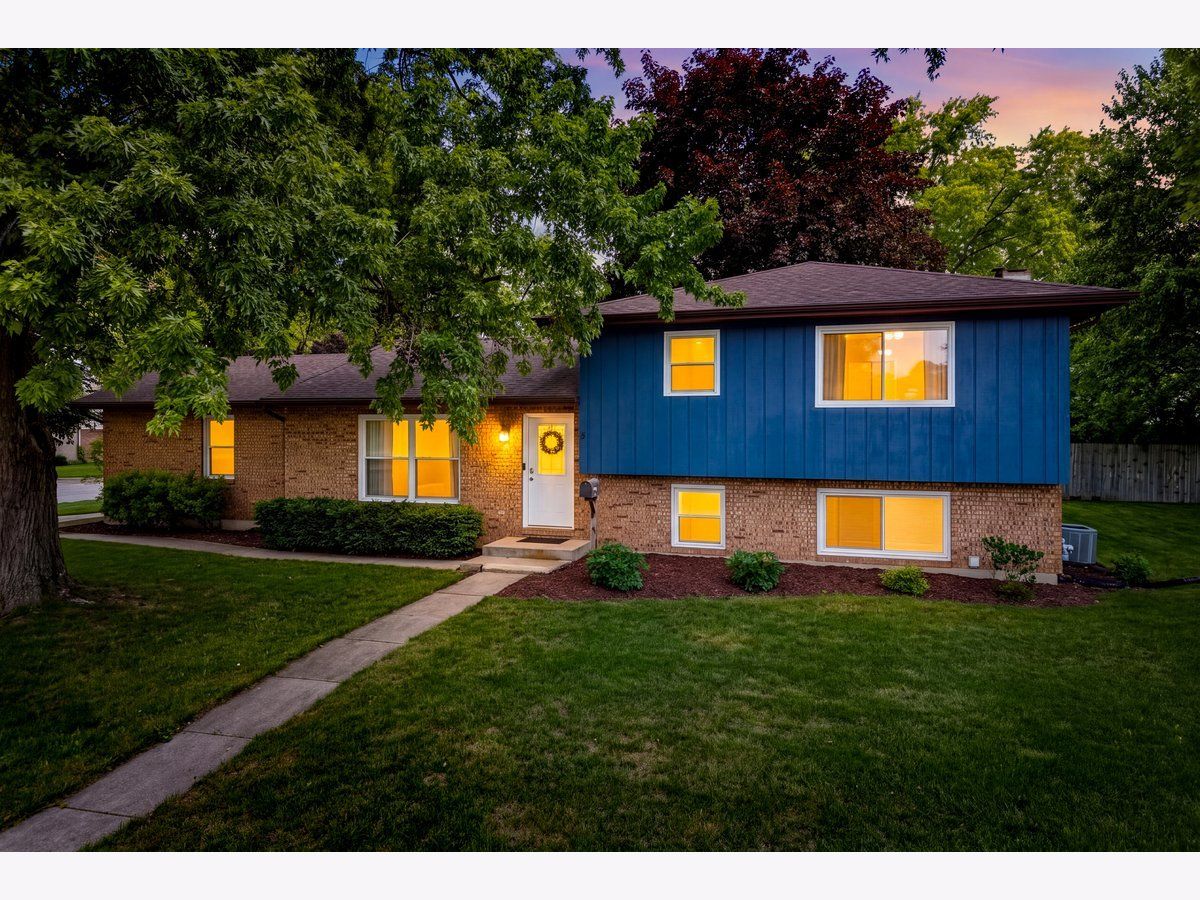 Homes For Sale Maplebrook Ii Naperville Illinois, 5 Redstart Road