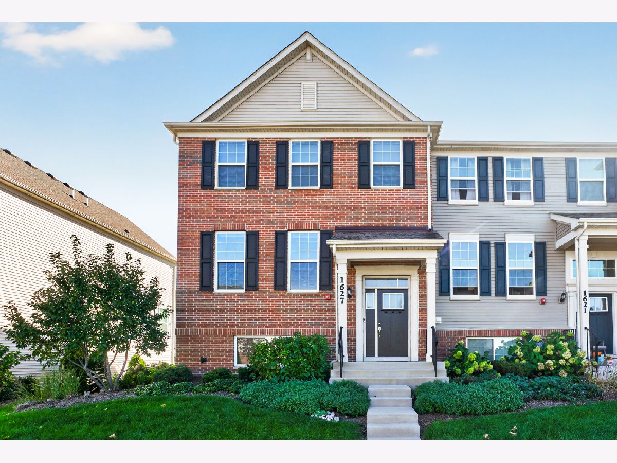 Condos & Townhomes For Sale Prairie Commons Batavia Illinois, 1627 Sager Way