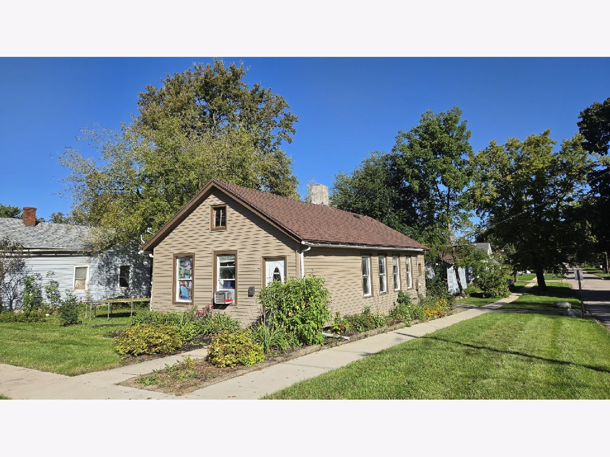  For Sale Harvard Illinois, 301 Blackman Street