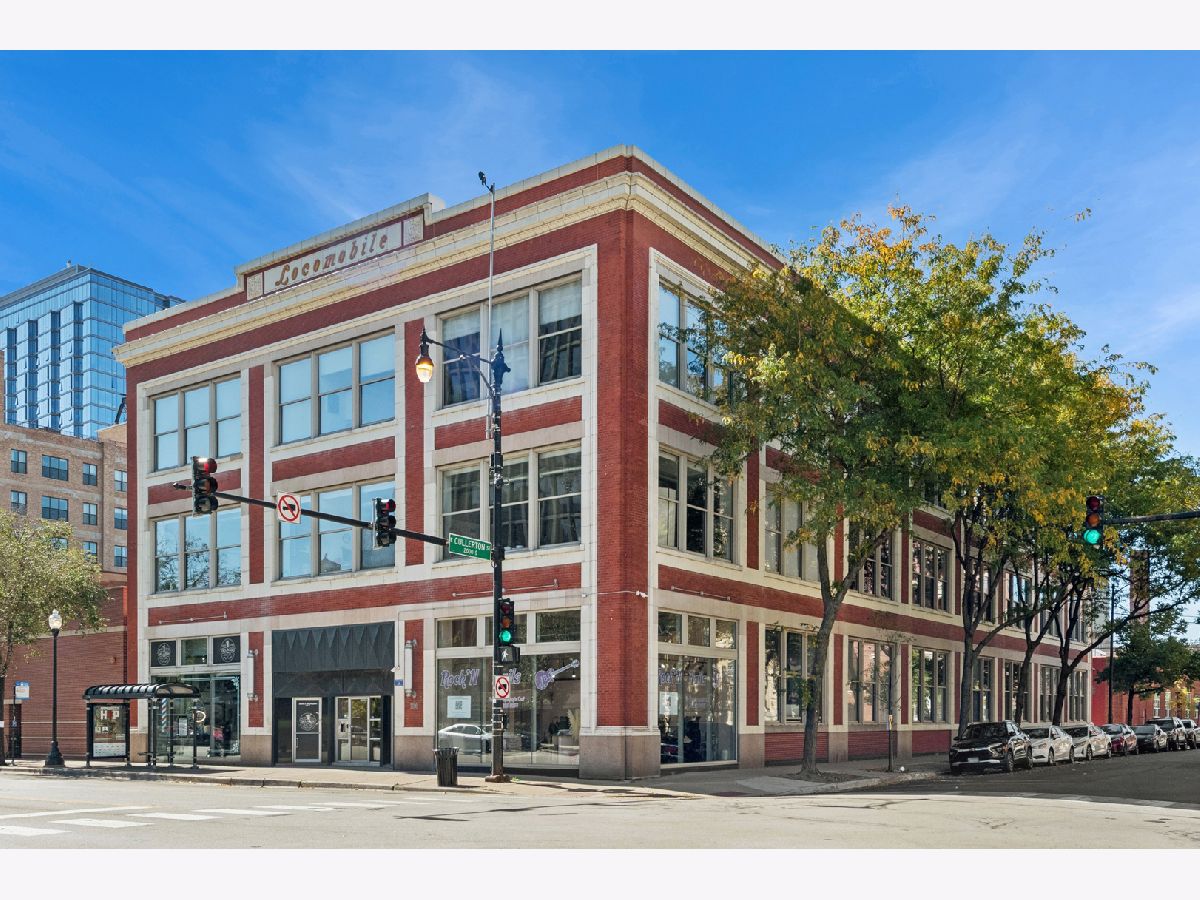  For Sale Chicago Illinois, 2000 Michigan Avenue