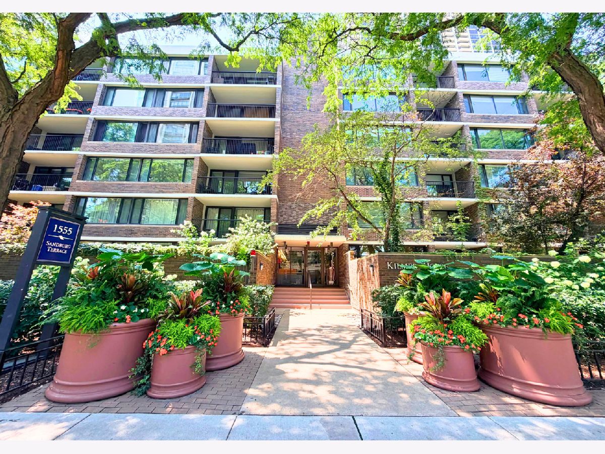 Condos & Townhomes Rented Sandburg Village Chicago Illinois, 1555 Sandburg