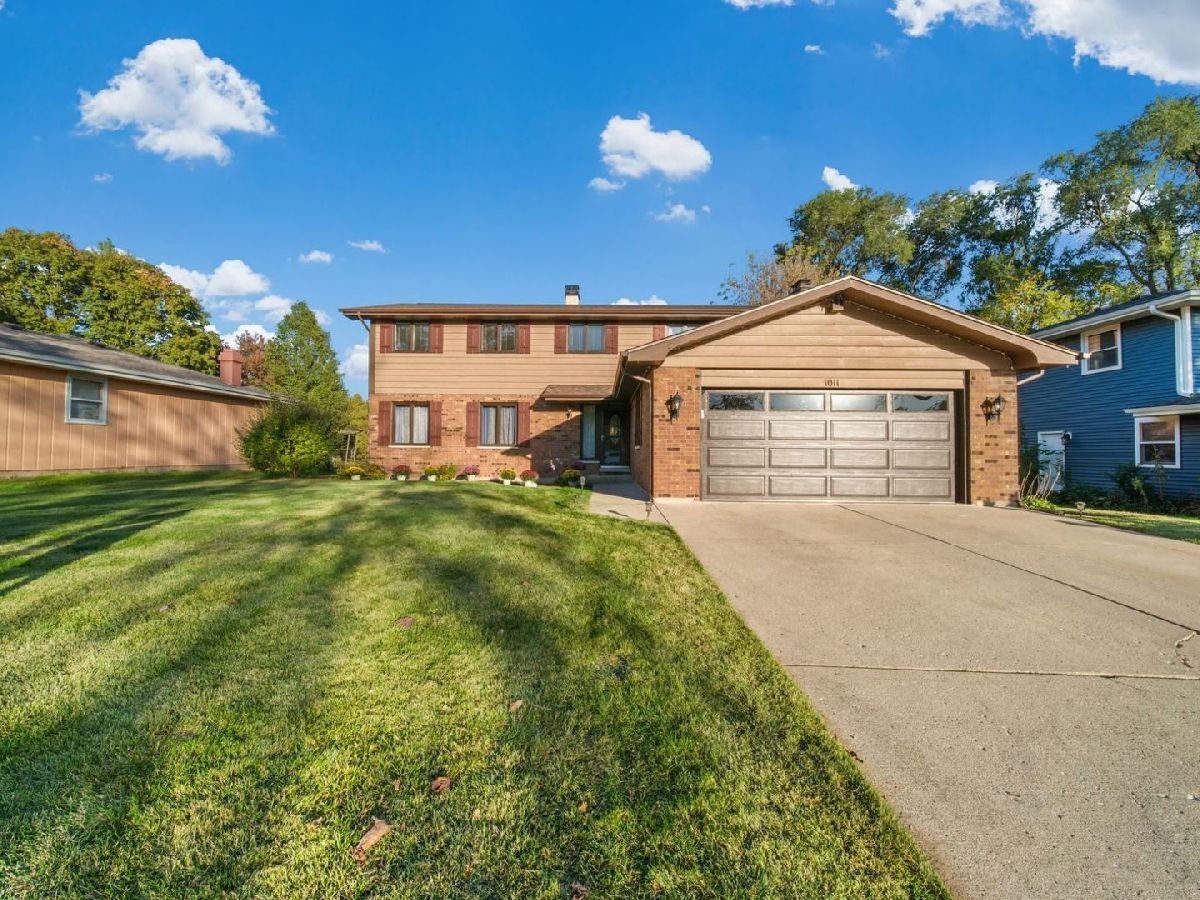  For Sale Elgin Illinois, 1011 Iroquois Drive