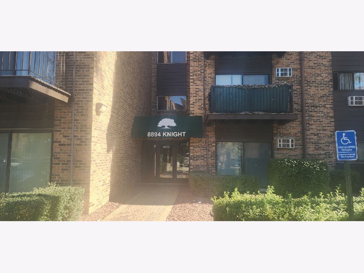  For Rent Des Plaines Illinois, 8894 Knight