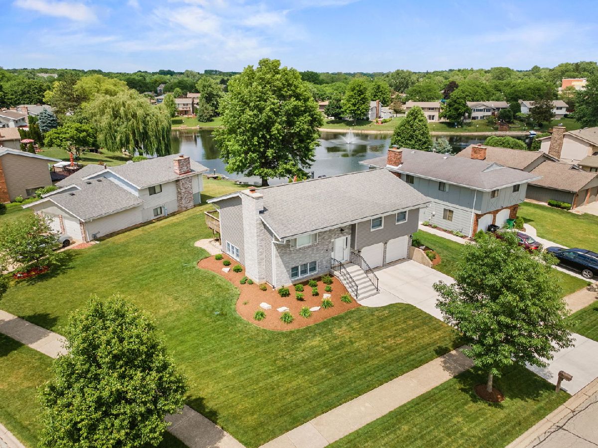 Townhomes & Condos & Homes For Sale Fairfield Bloomingdale Illinois, 163 Bourne Lane